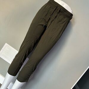 Lululemon size 6 joggers